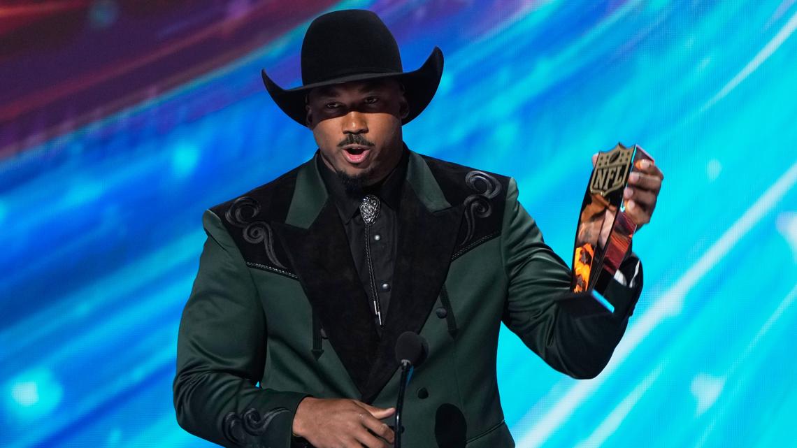 Former Texas A&M standout Garrett claims AP NFL Defensive Player of the Year