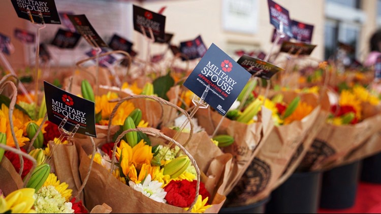 H-E-B shows support to military spouses with 4,500 floral bouquets across Texas