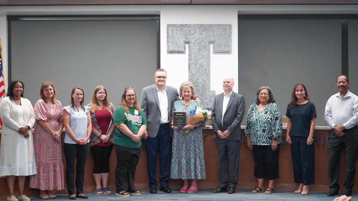 Temple ISD honors Library Coordinator with Superintendent's Leadership Award