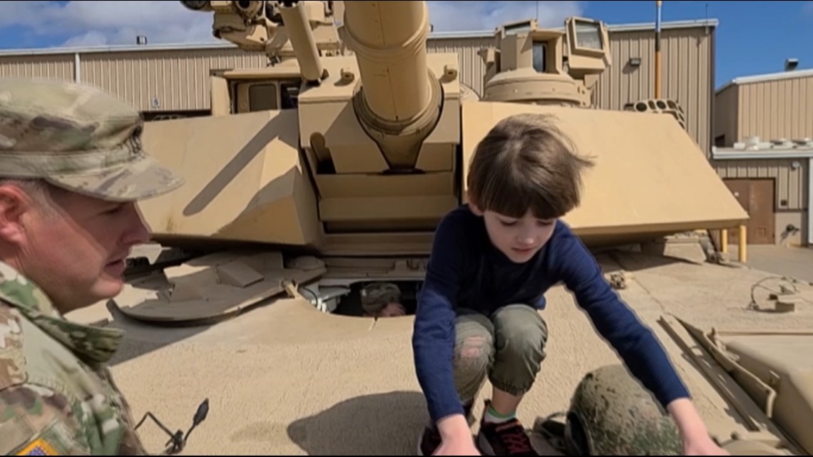 Fort Hood hosts young boy who drew pictures, sent letter to LTG. - Vimarsana News