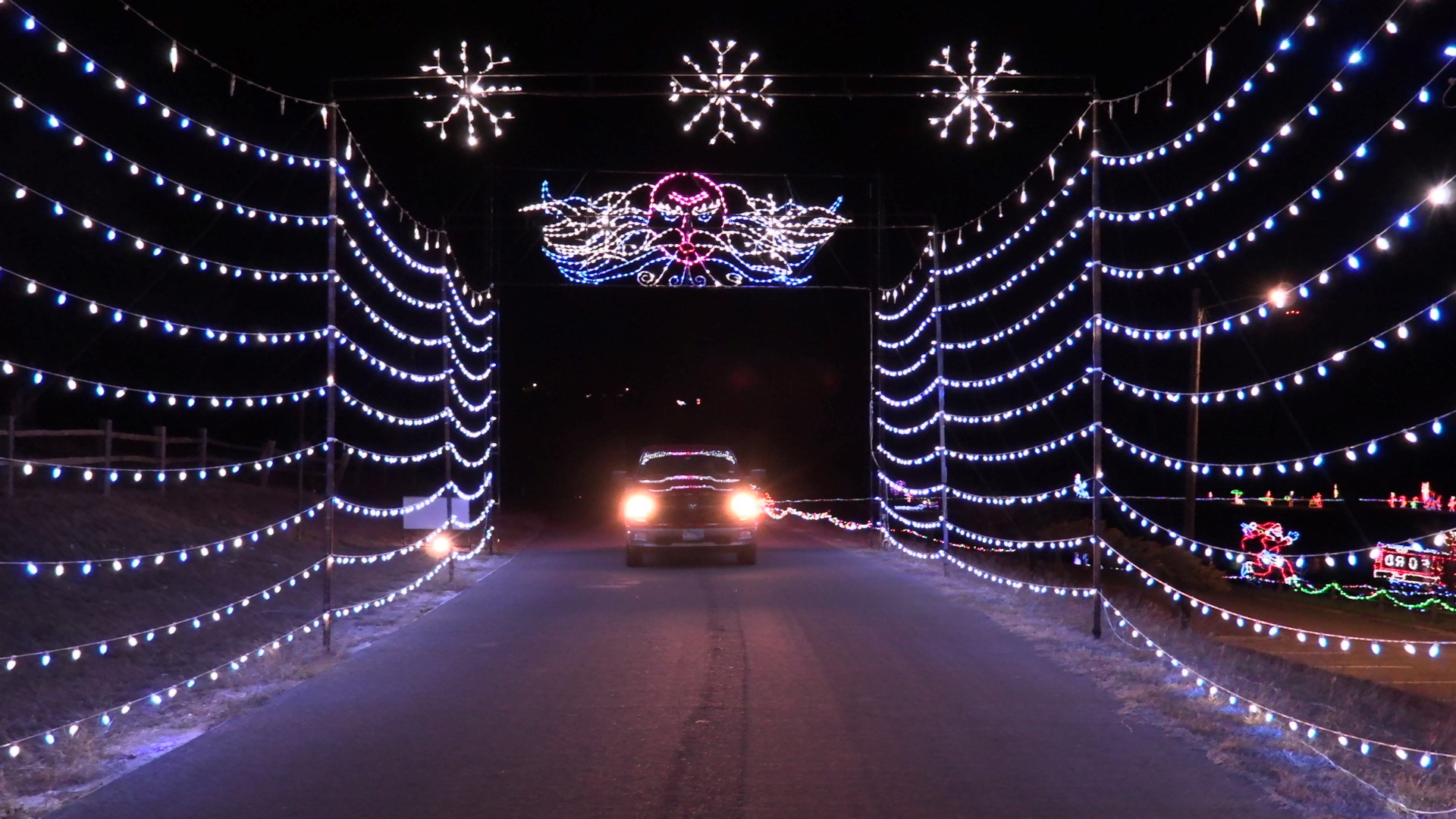 Drivethru holiday lights display opens on Fort Hood