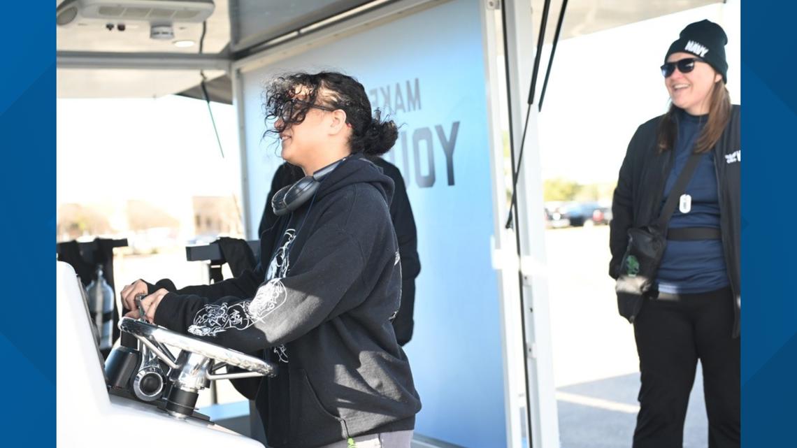 Killeen ISD students learn about STEM careers through Navy simulations