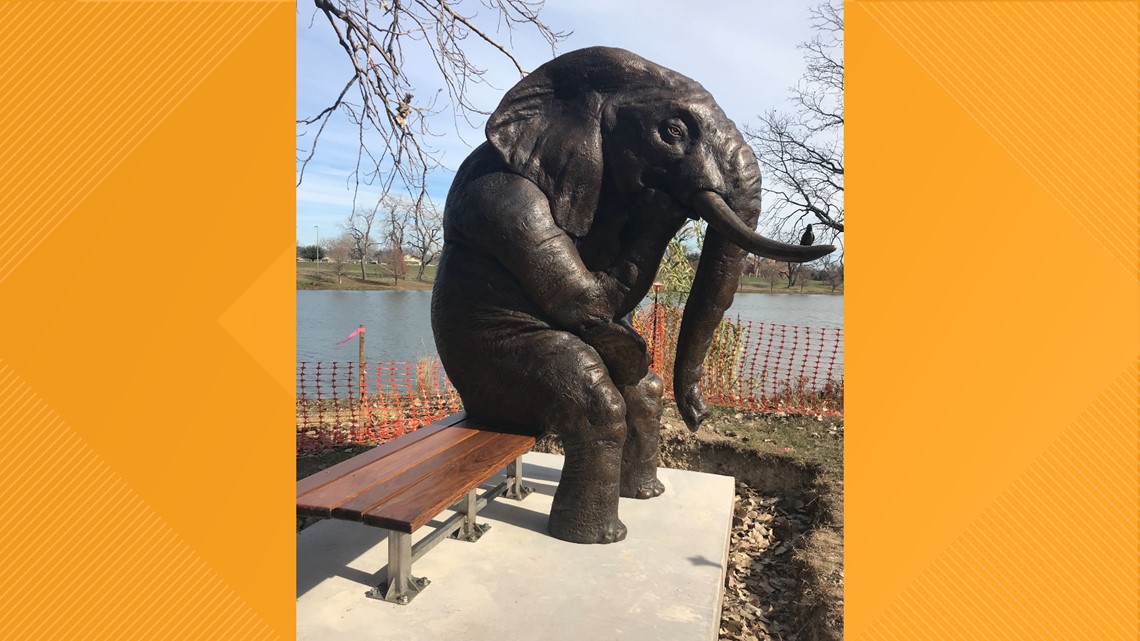 Animal statues turning heads near Cameron Park Zoo, Waco