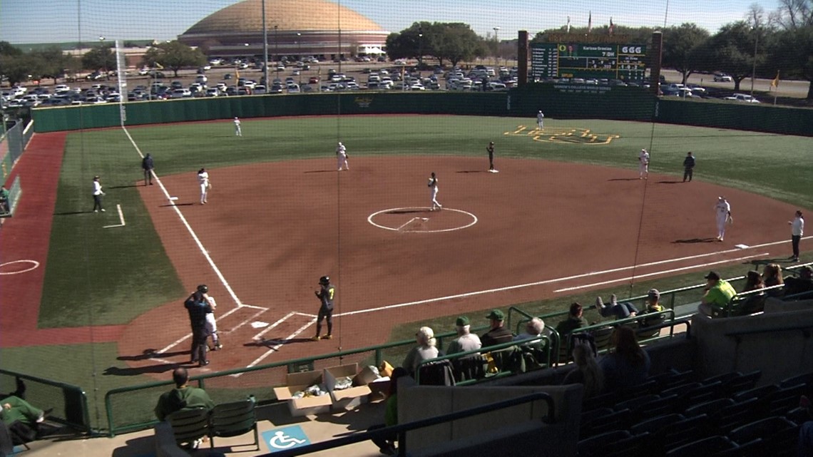 Baylor softball pitcher throws program's first perfect game