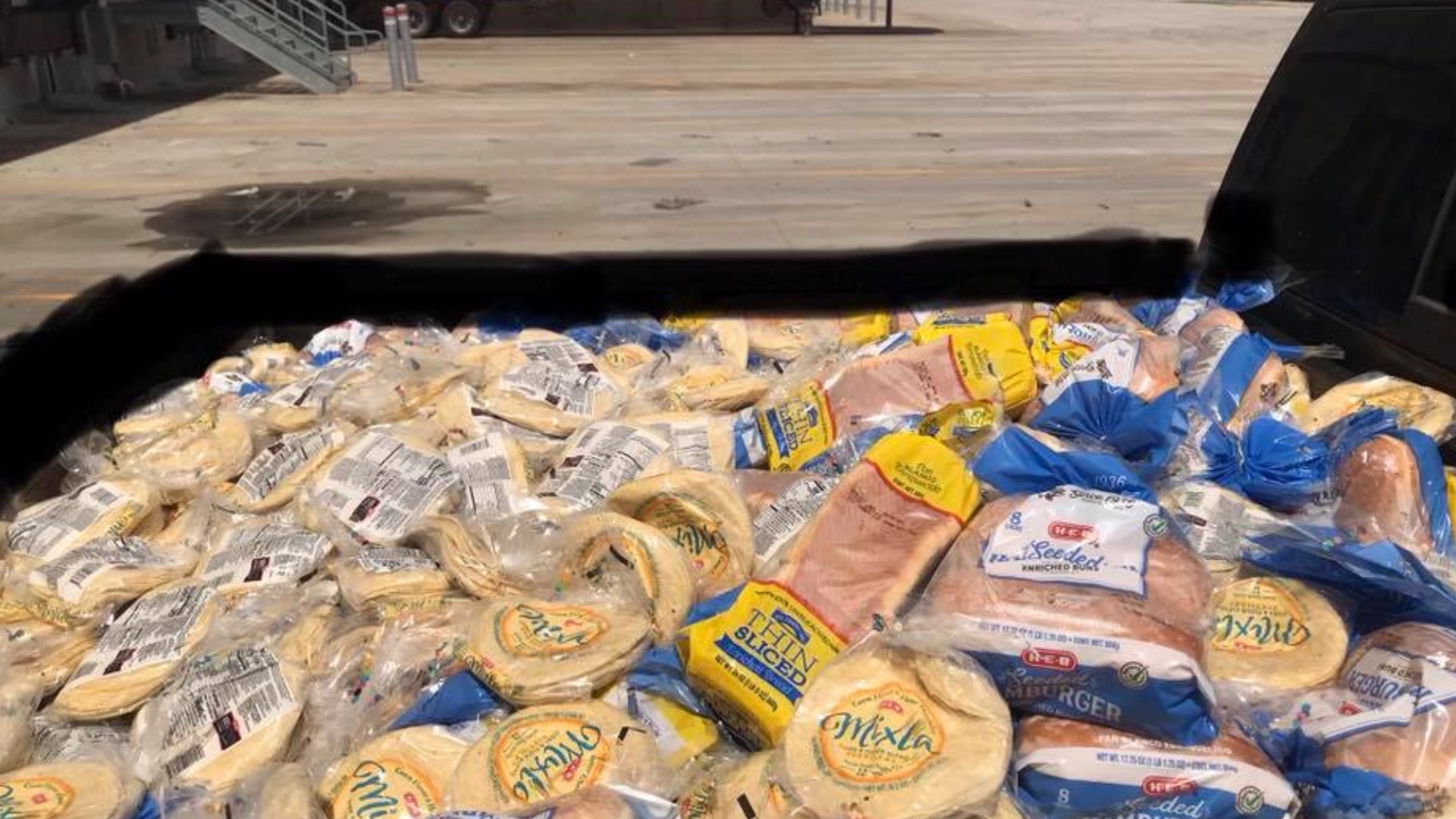 The Temple H-E-B Distribution Center dropped off bread, buns and tortillas at the Little River-Academy fire station to be given out to those in need.