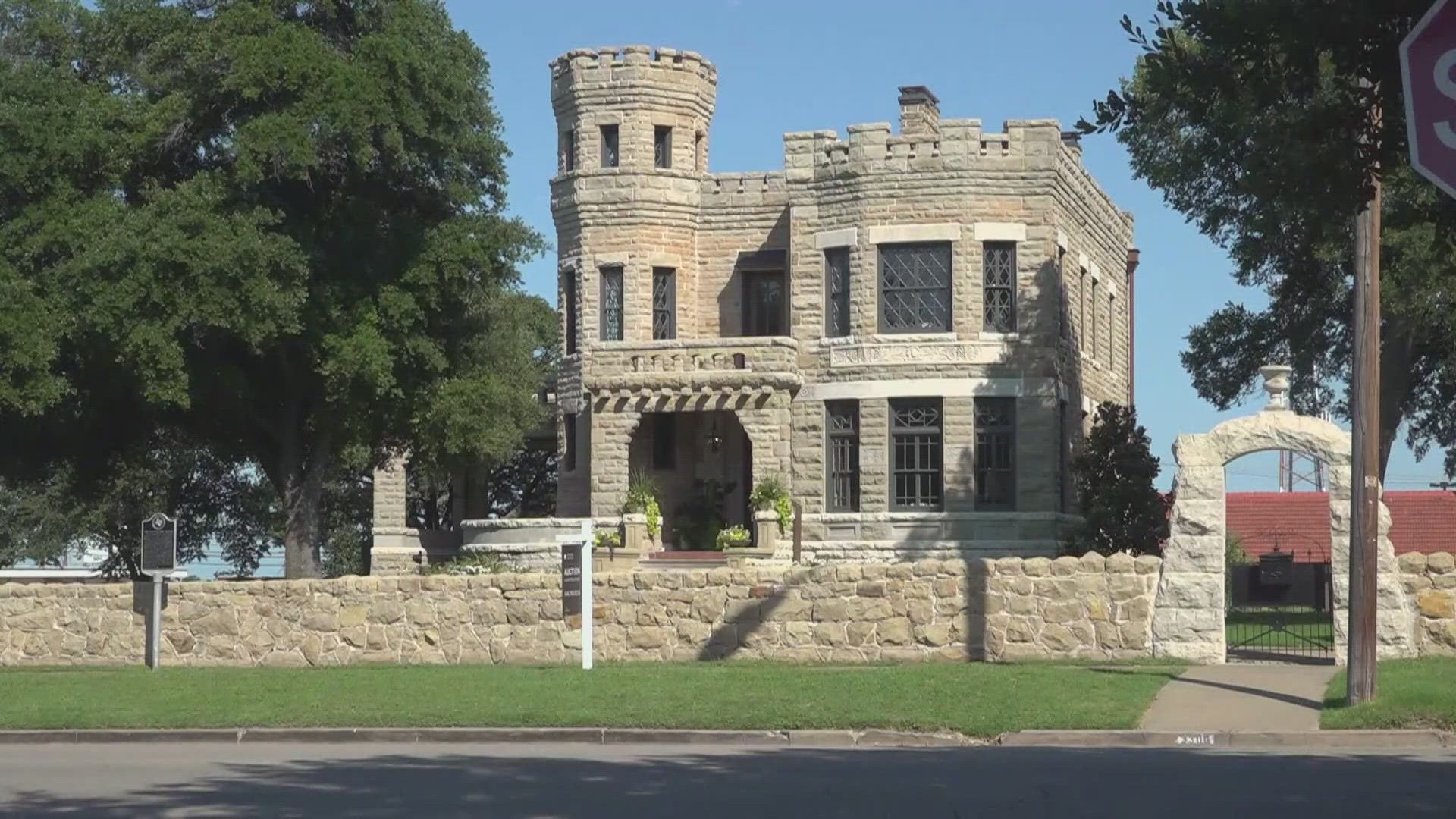 waco-texas-news-waco-cottonland-castle-goes-up-for-auction-kcentv