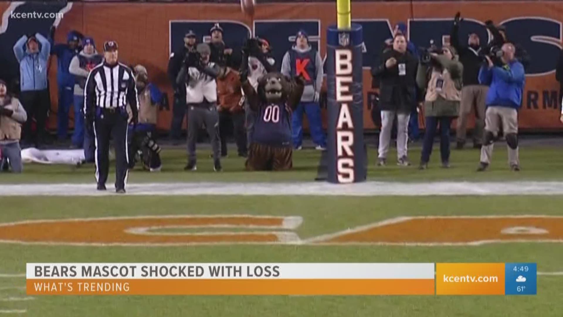 The Chicago Bears mascot was caught on camera dropping to the ground after the team's kicker missed a winning field goal during Sunday night's game. Plus, our morning team has highlights from The Golden Globe Awards.