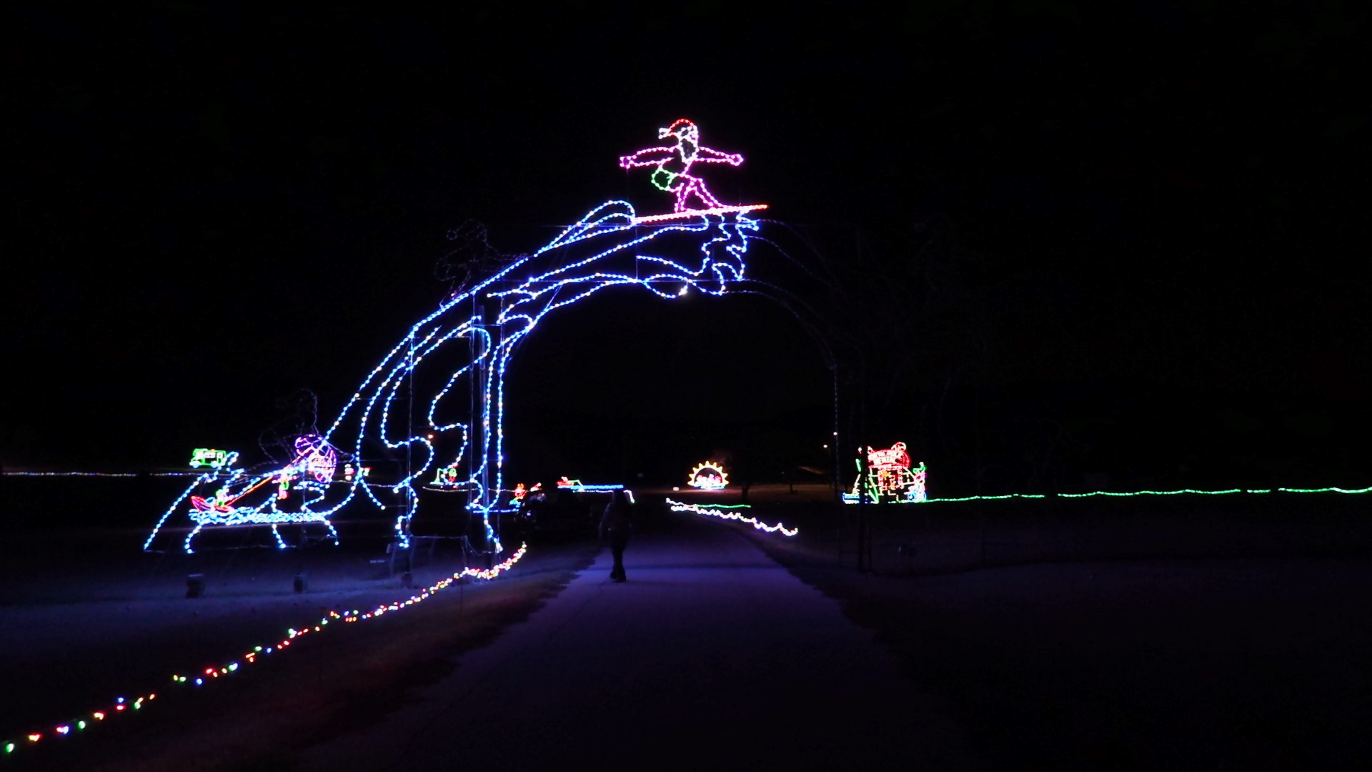 Drivethru holiday lights display opens on Fort Hood