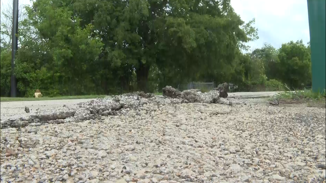 Pothole filled road causing problems for Harker Heights residents - Vimarsana News