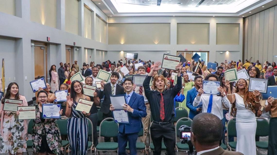 'Divine Nine' in Killeen awards $102K in scholarships to 95 Central Texas students