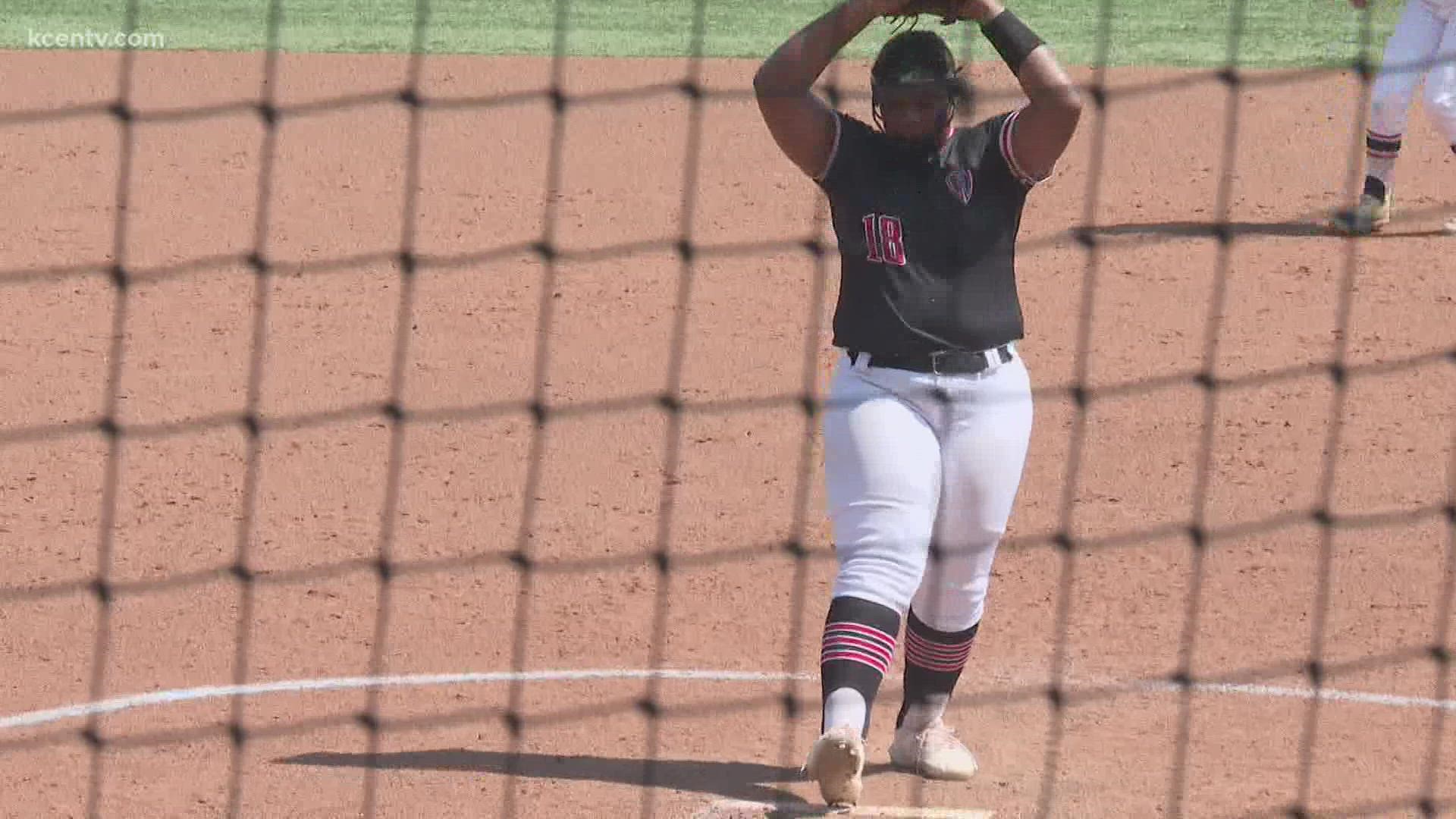 The Harker Heights Knights softball team won an instant classic over Sachse to advance to the regional quarterfinals.