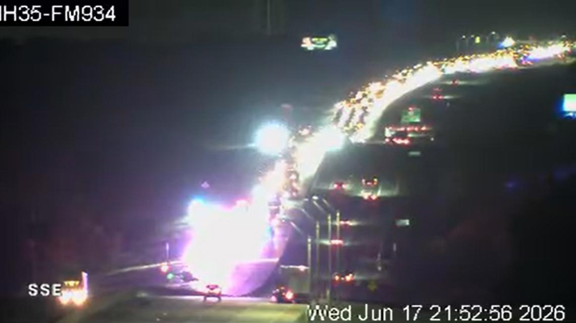 Major accident shutting down northbound I-35 in Hill County