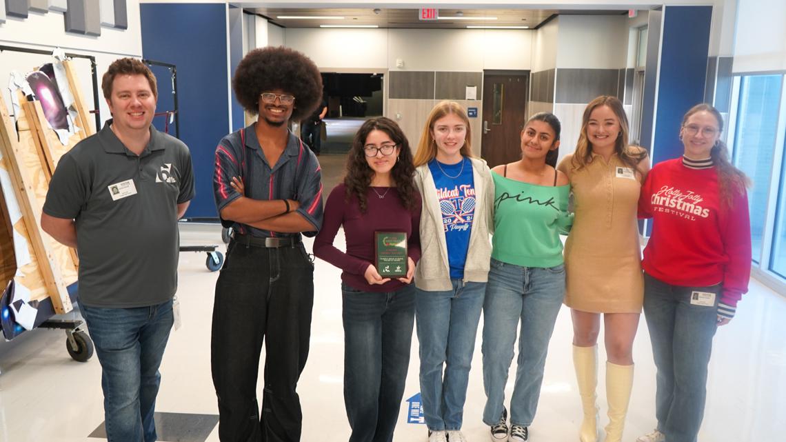 Temple High School band wins inaugural 6 News Spirit Award at Christmas parade