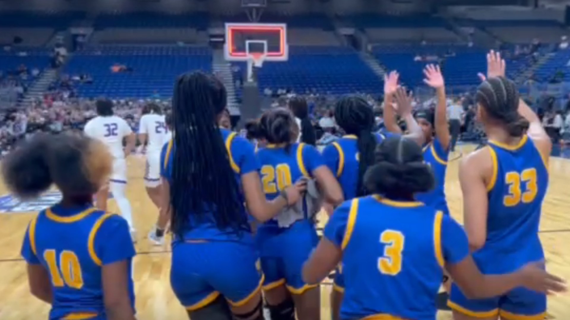 The La Vega women's basketball team celebrates after defeating Dallas Lincoln to advance to the 4A State Championship game