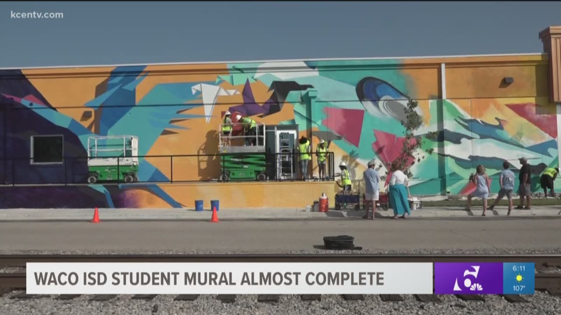 Waco ISD students paint new mural 