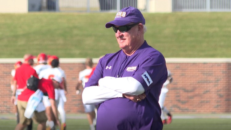 Former UMHB players weigh in on Pete Fredenburg's retirement