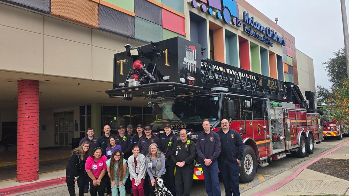 Reason to Smile: Temple firefighters deliver holiday gifts to children in hospital