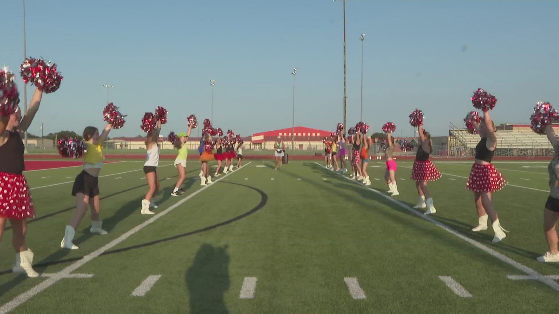 The Salado Middle School Dance Team, the Sparklers, is coached by former Dallas Cowboys cheerleader Traci Tipping. 