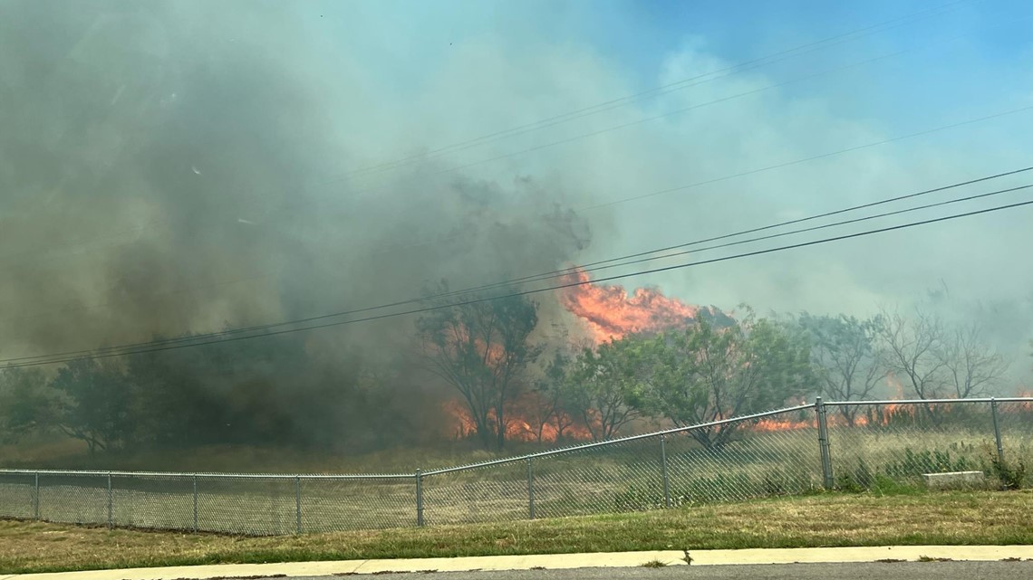 Fire erupts near Lake Belton High School - Vimarsana News