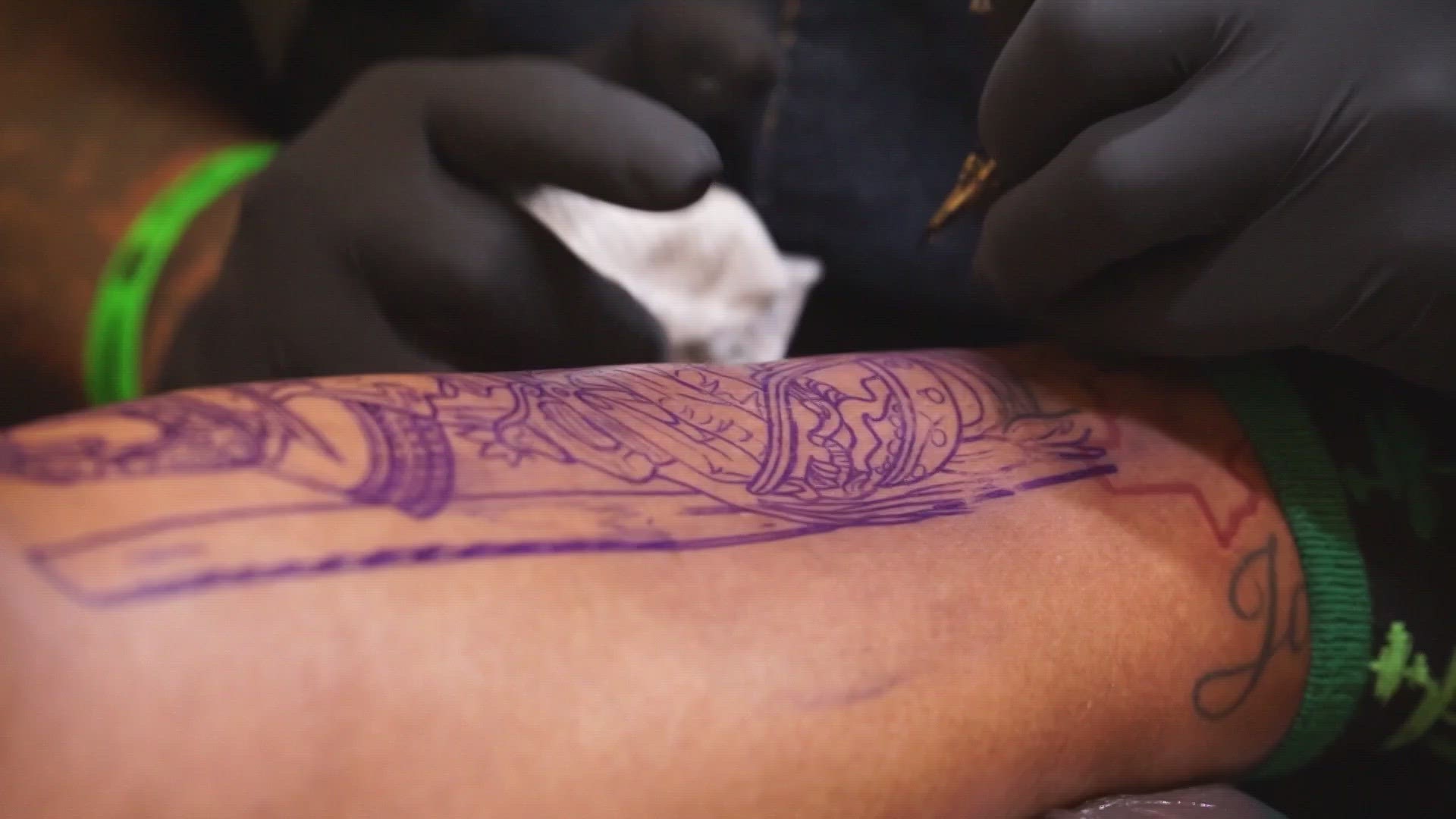 Can't commit to a permanent tattoo? This shop might be your best alternative.