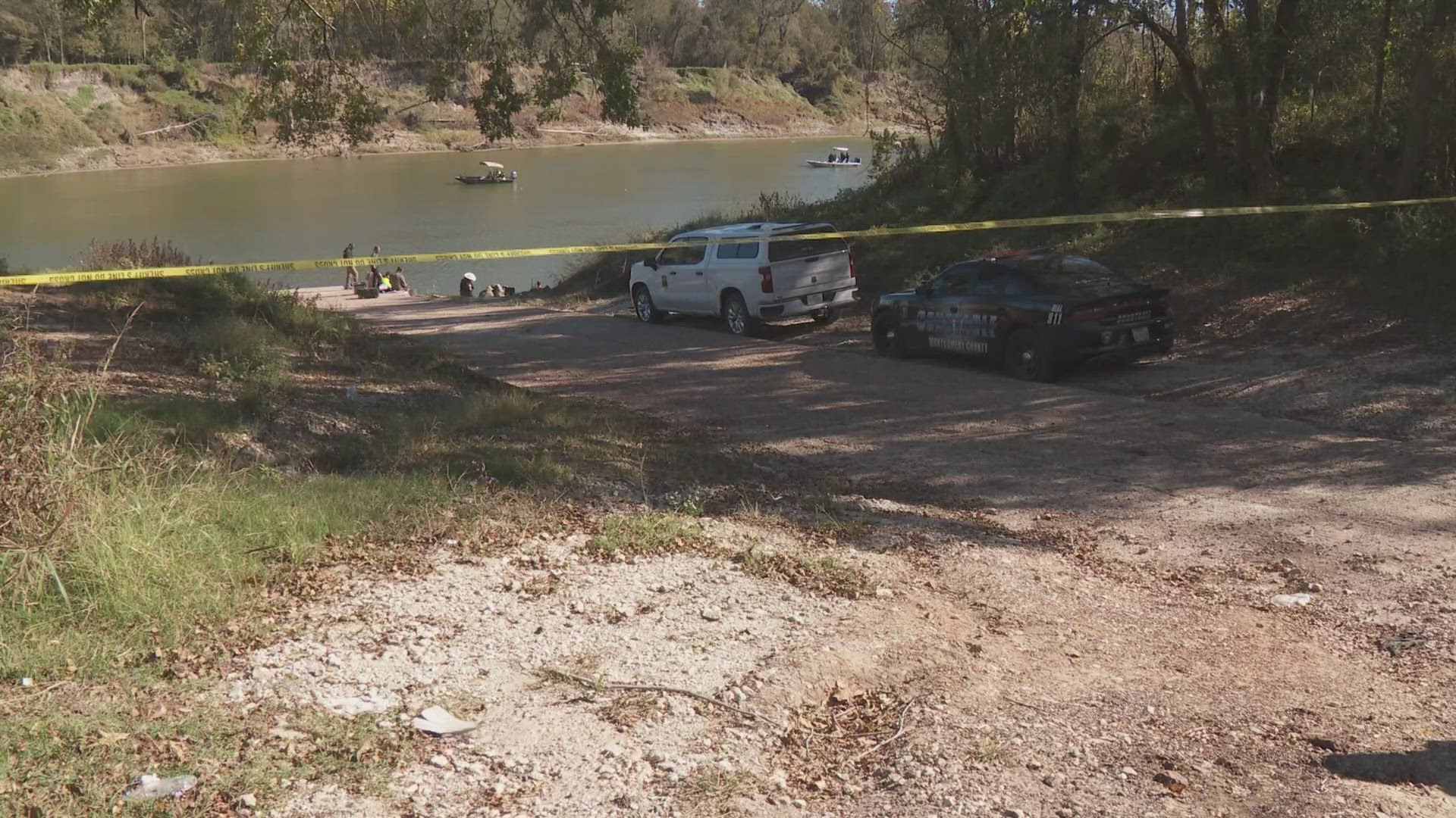2 teens drown in Trinity River, search for dad who tried to rescue them