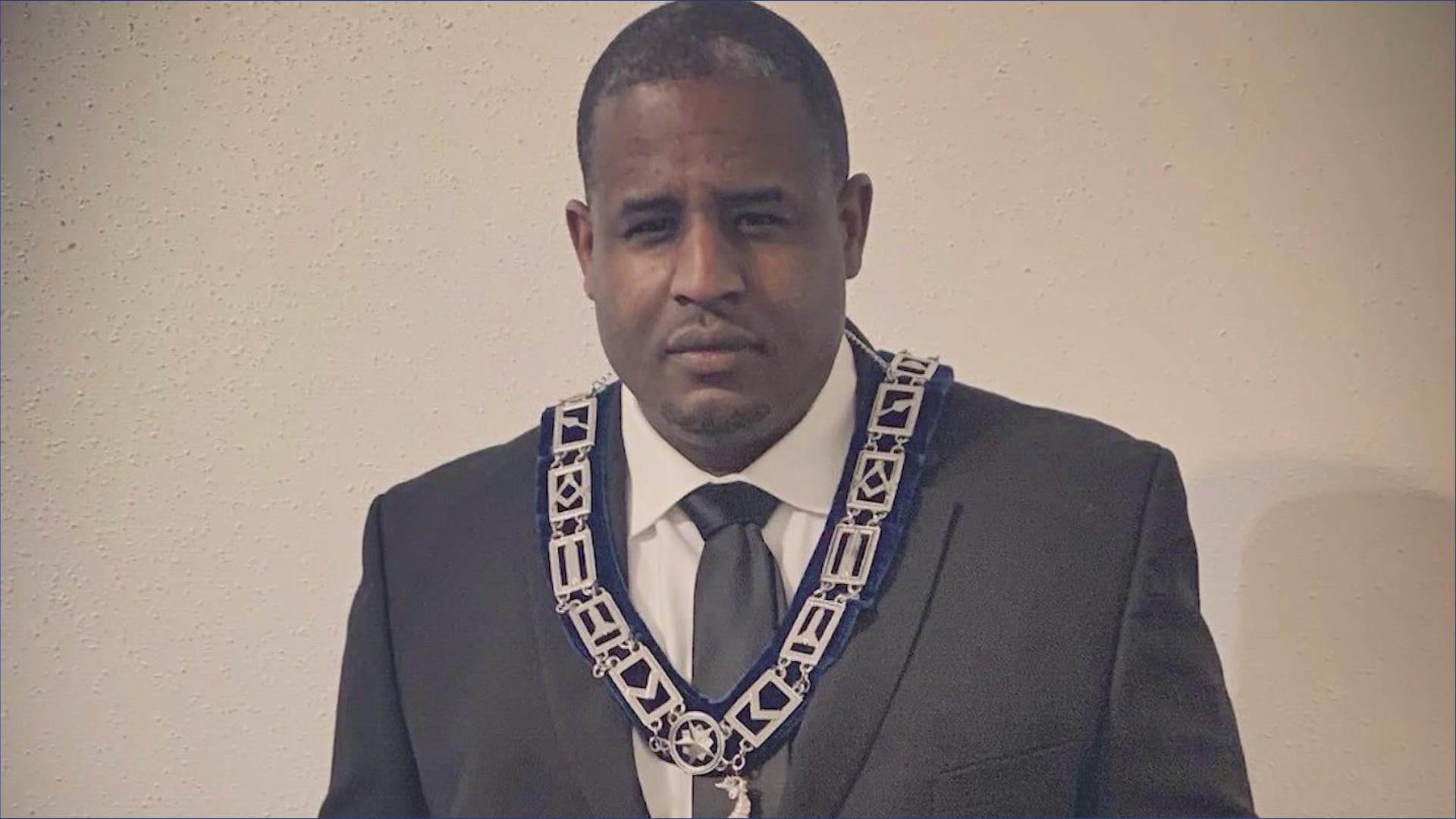 Houston police are still searching for the shooter who gunned down off-duty New Orleans Police Detective Everett Briscoe.