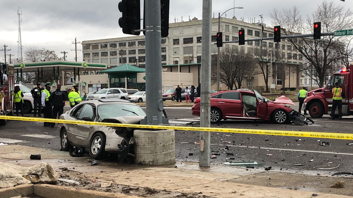 1 killed, 4 injured in crash in north St. Louis