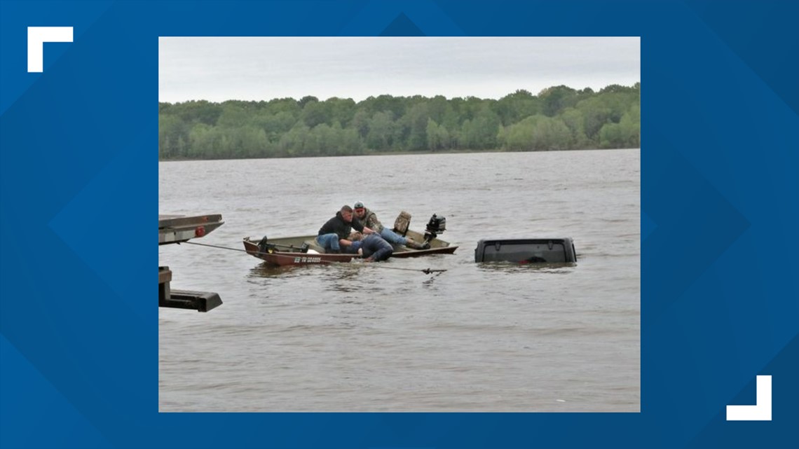 Longview woman found alive in Jeep submerged in Lake O' the Pines - Vimarsana News
