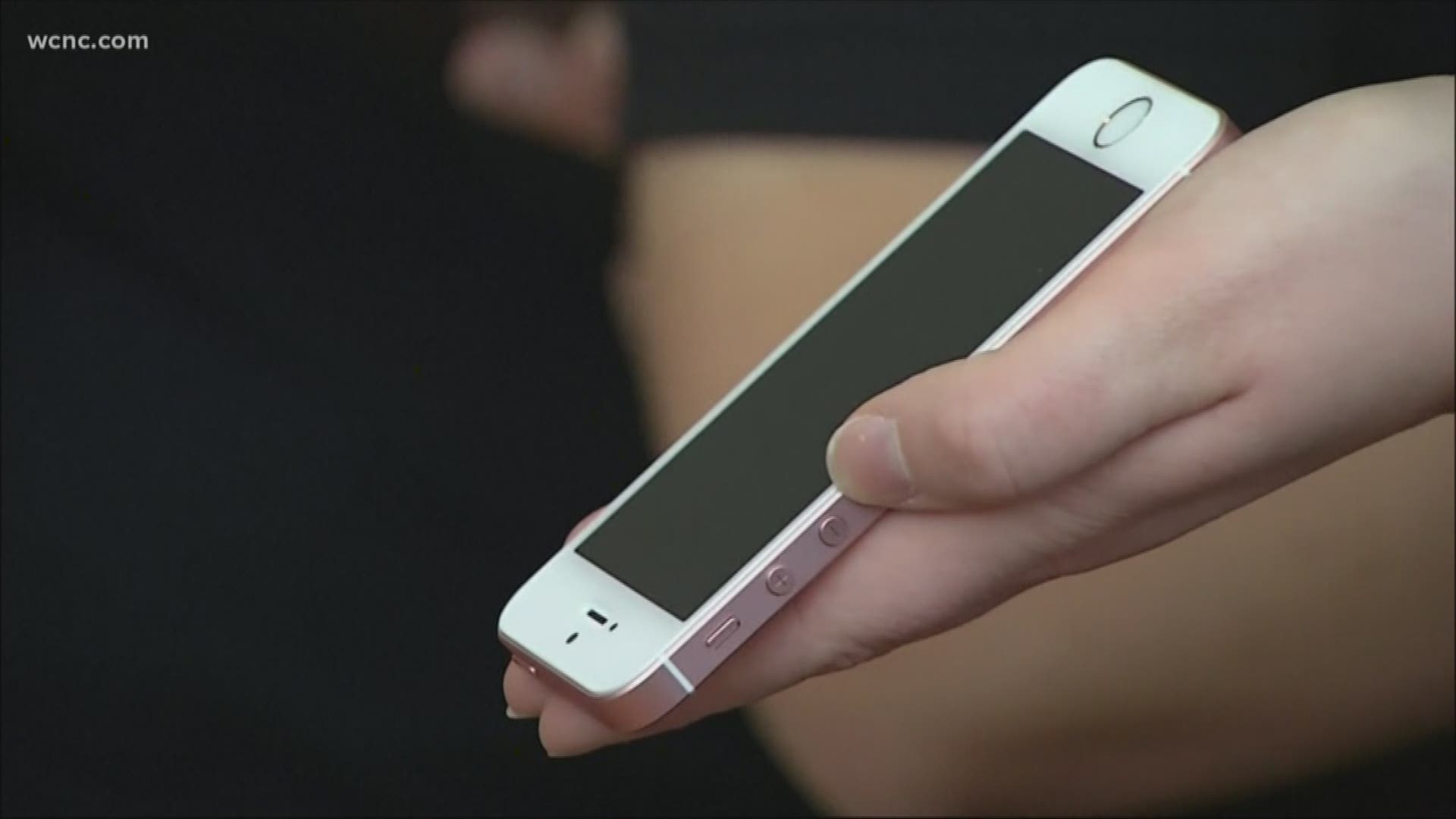 Apple is working on a fix to a disturbing glitch with its FaceTime app after users said the bug could allow callers to active another user's microphone remotely.