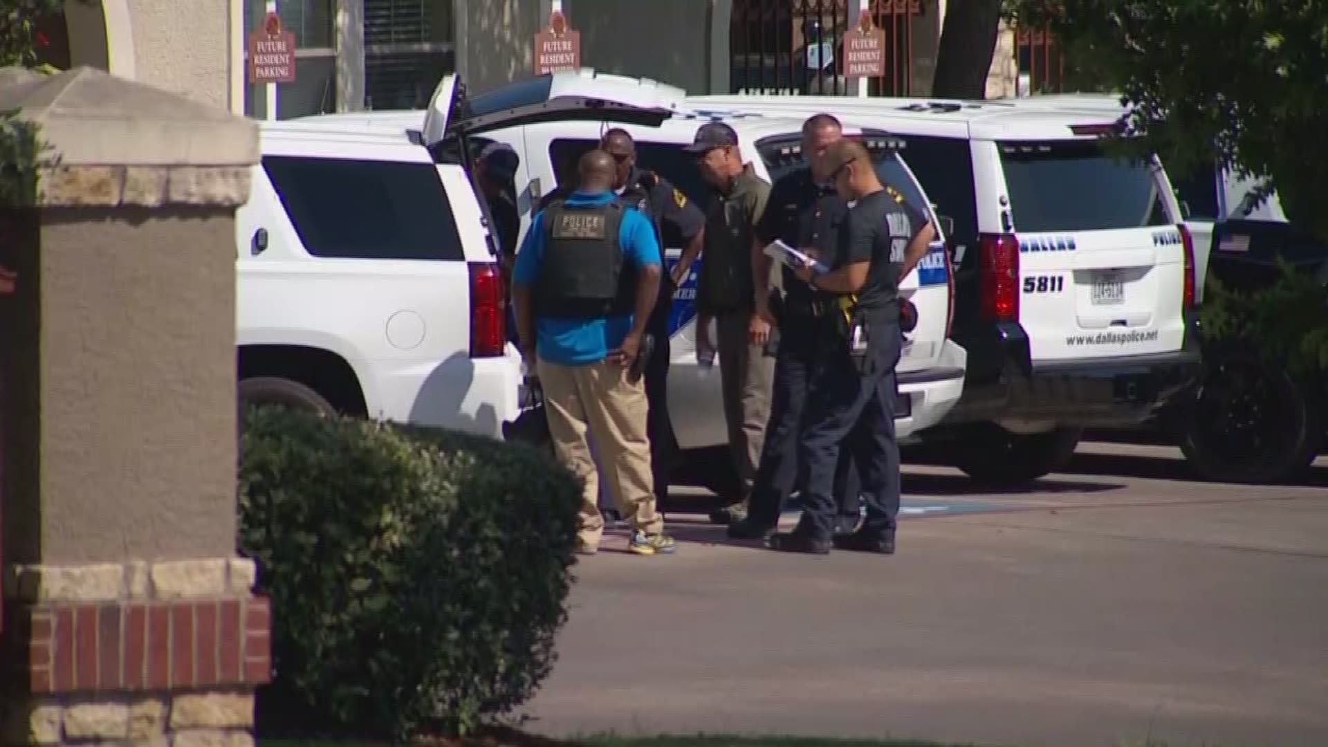 SWAT Standoff After Shot Fired At Dallas Officers | Kcentv.com