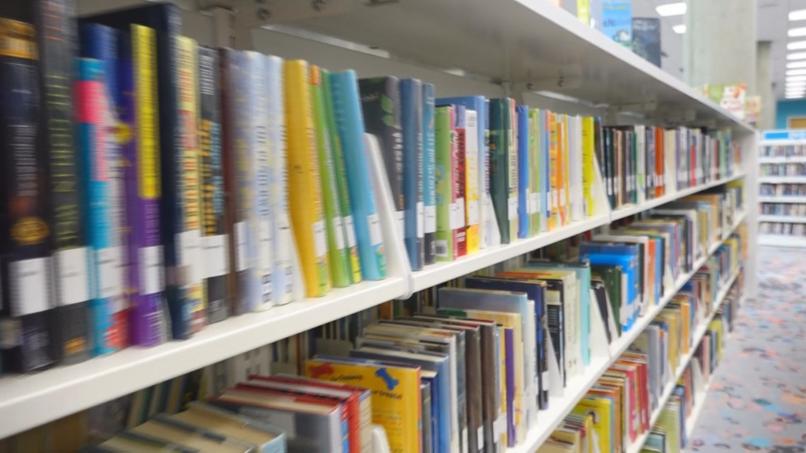 Texas school district pulls 400 books from library shelves for review after lawmaker's inquiry - Vimarsana News