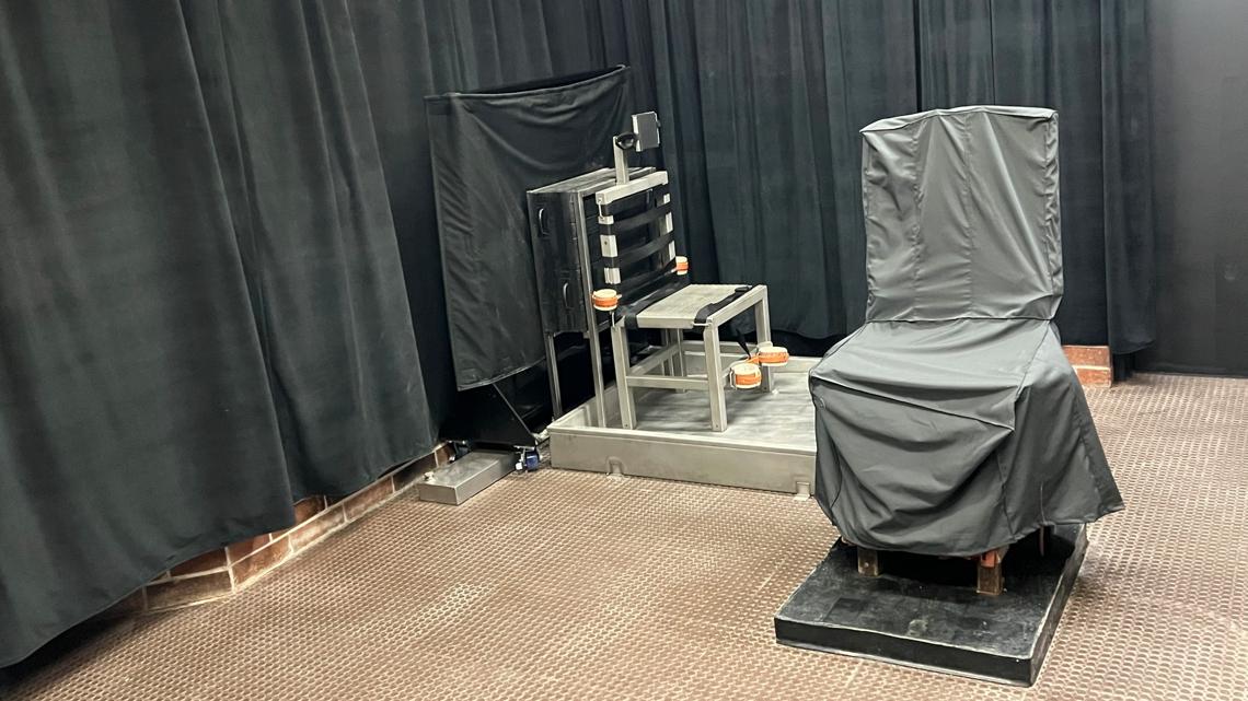 Convicted South Carolina killer becomes first inmate to choose firing squad for execution