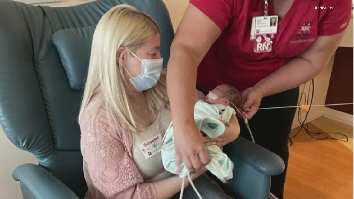 Mom who delivered baby in coma finally meets hospital staff - Vimarsana News
