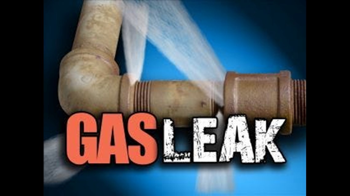 Emergency crew works to repair gas line break in Waco